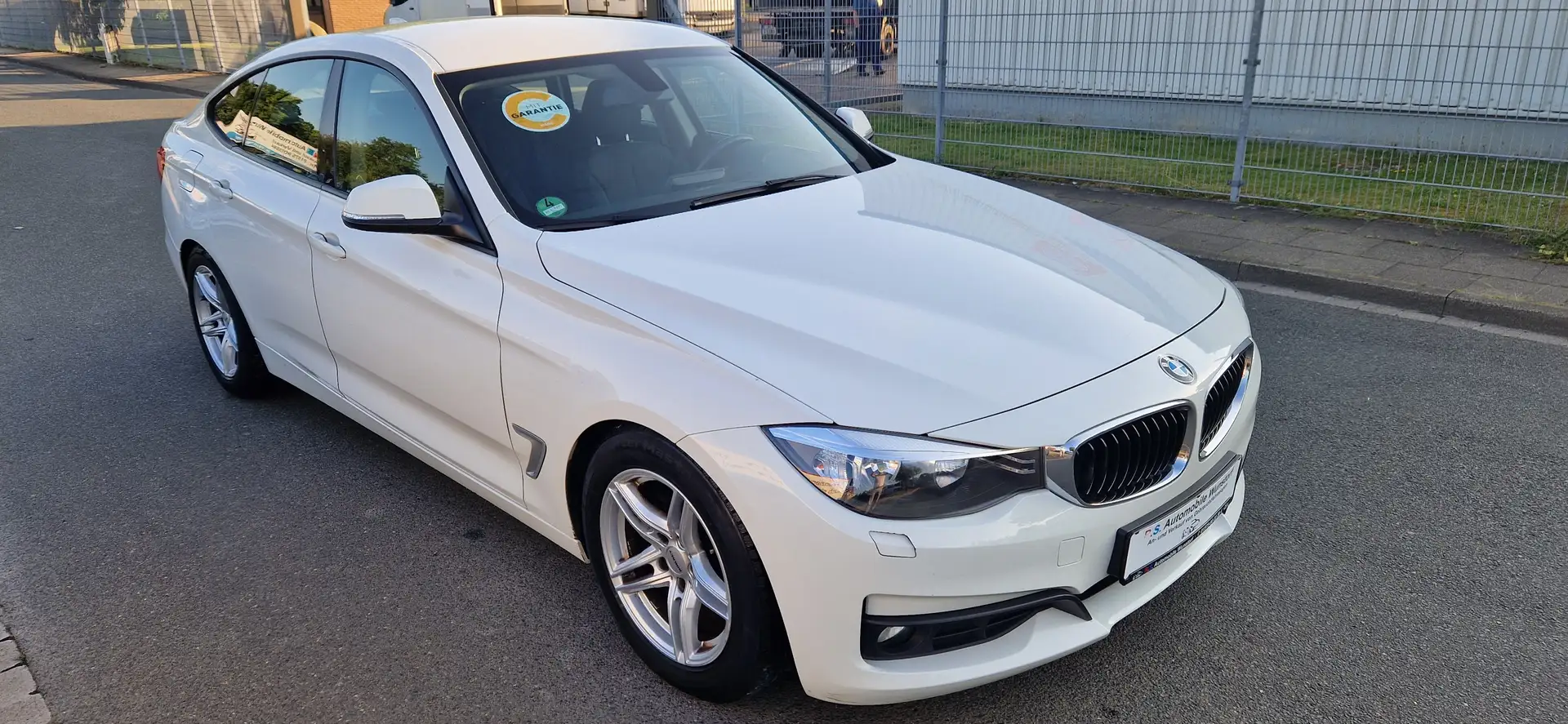 BMW 318 318 d bijela - 2