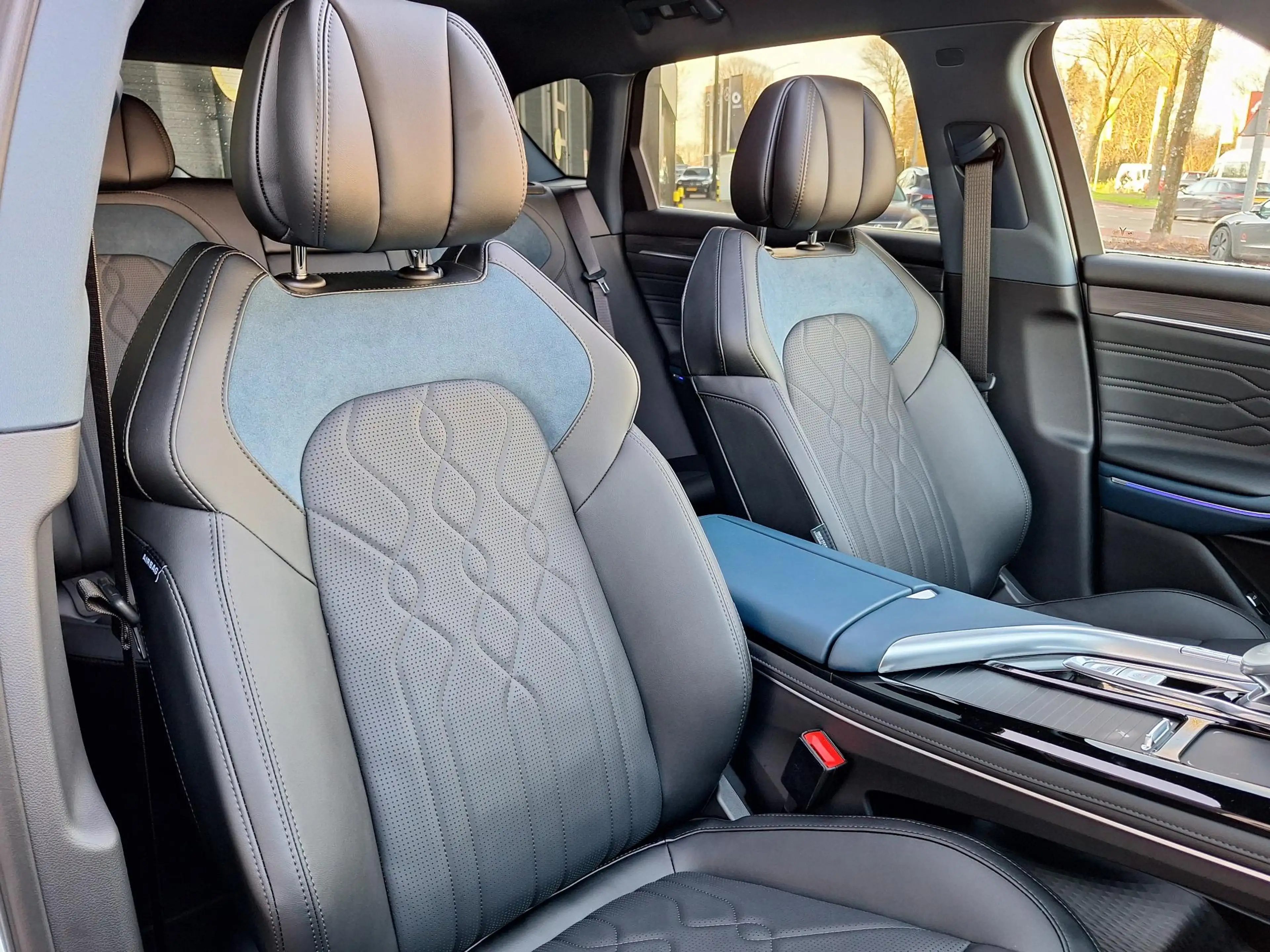 Voyah Free Limited Edition Business 4WD 106 kWh | Schuifdak | — photo 7