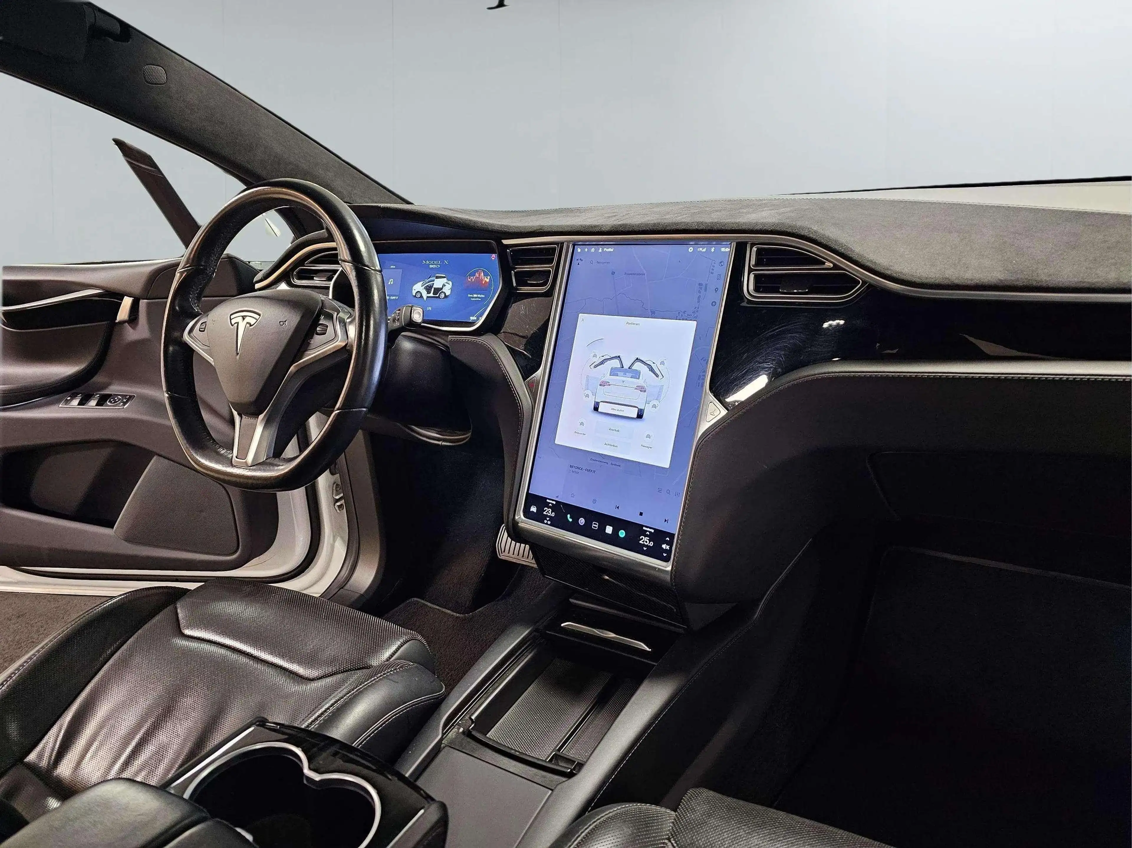 Tesla Model X 90D Dual Motor Premium Connectivity — photo 11