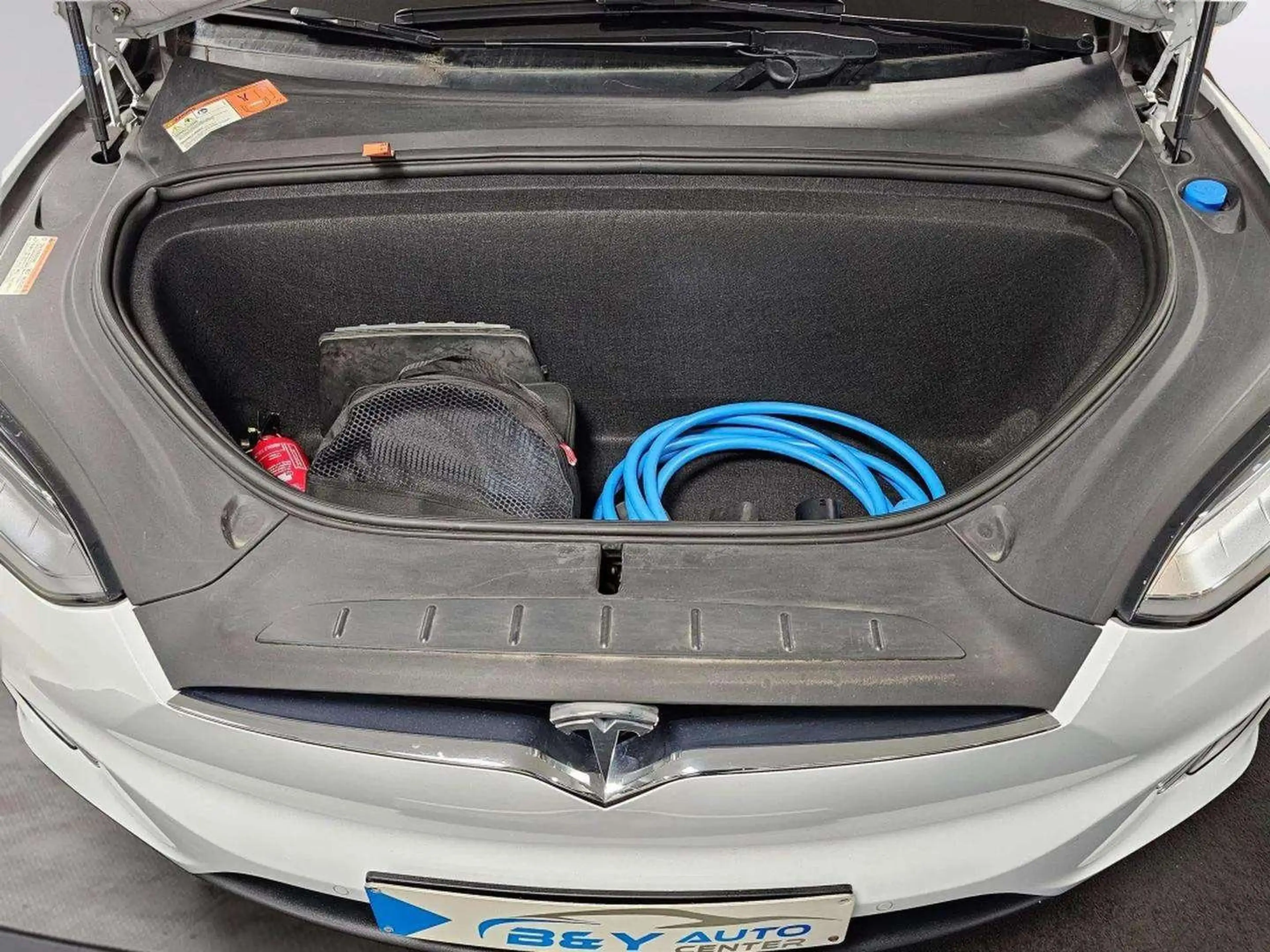 Tesla Model X 90D Dual Motor Premium Connectivity — photo 10