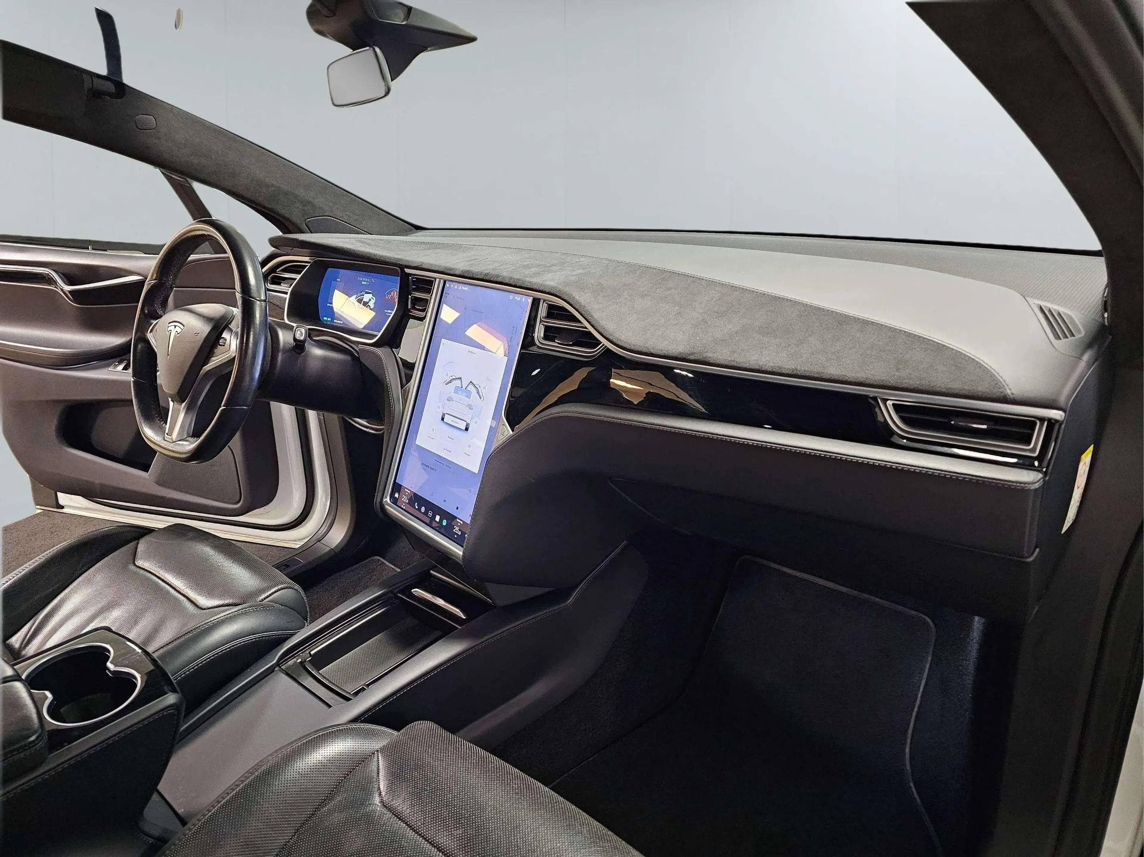 Tesla Model X 90D Dual Motor Premium Connectivity — photo 12