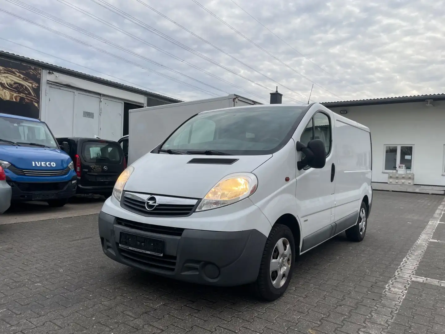 Opel Vivaro *3-Sitzer*Klima*Anhängerkupplung*TÜV 09.26 Weiß - 1