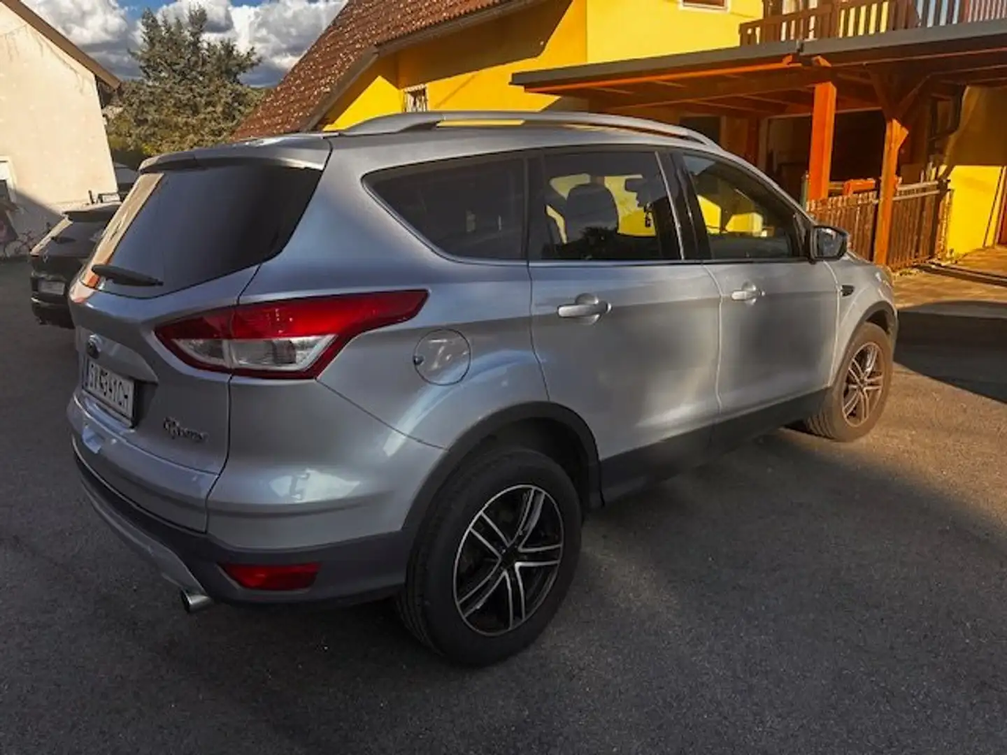 Ford Kuga Kuga 2,0 TDCi Trend Trend Silber - 2