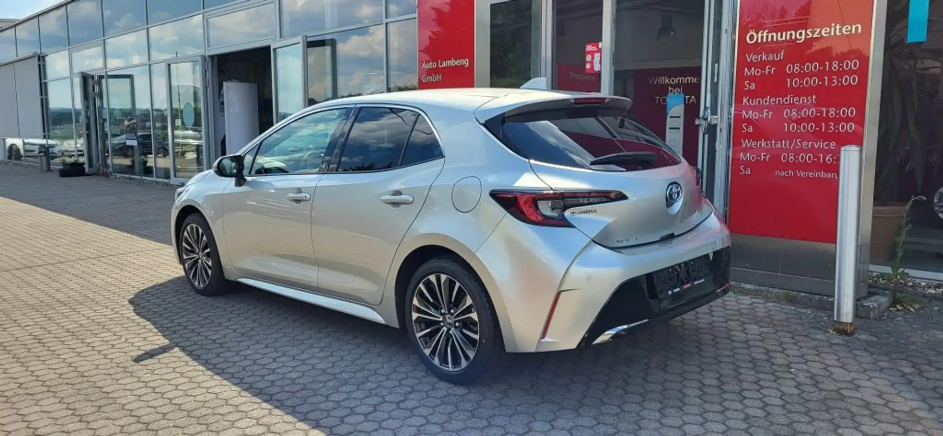 Toyota Corolla 1.8 Hybrid Team Deutschland Silber - 2