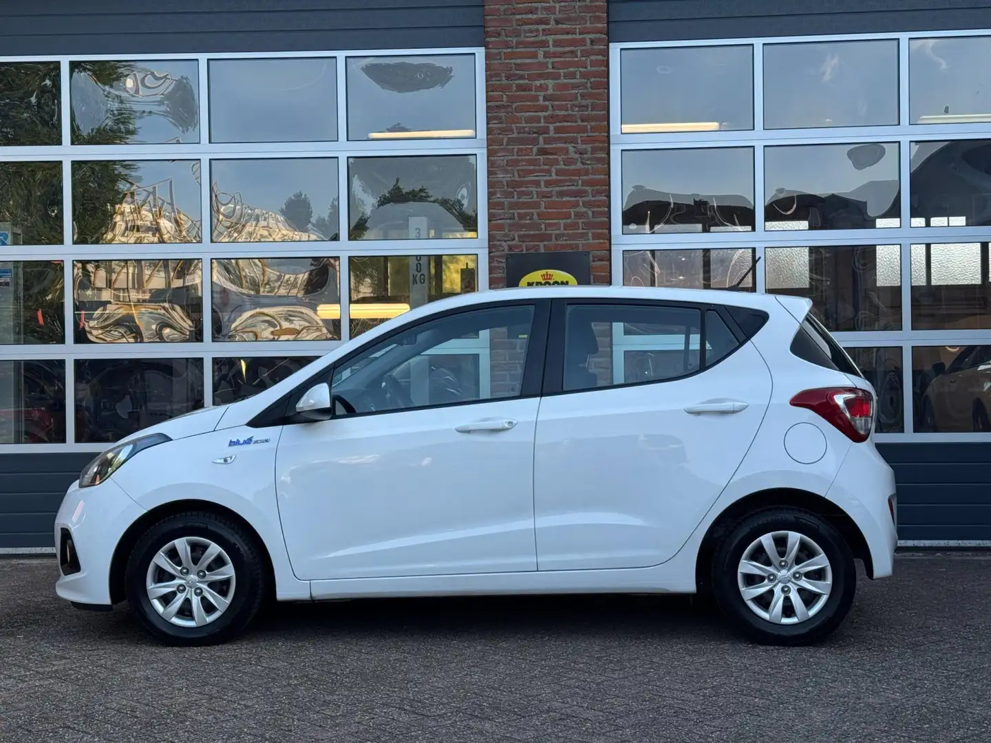 Hyundai i10 1.0i i-Motion Comfort, Airco/ECC, Cruise, all seas Bianco - 2
