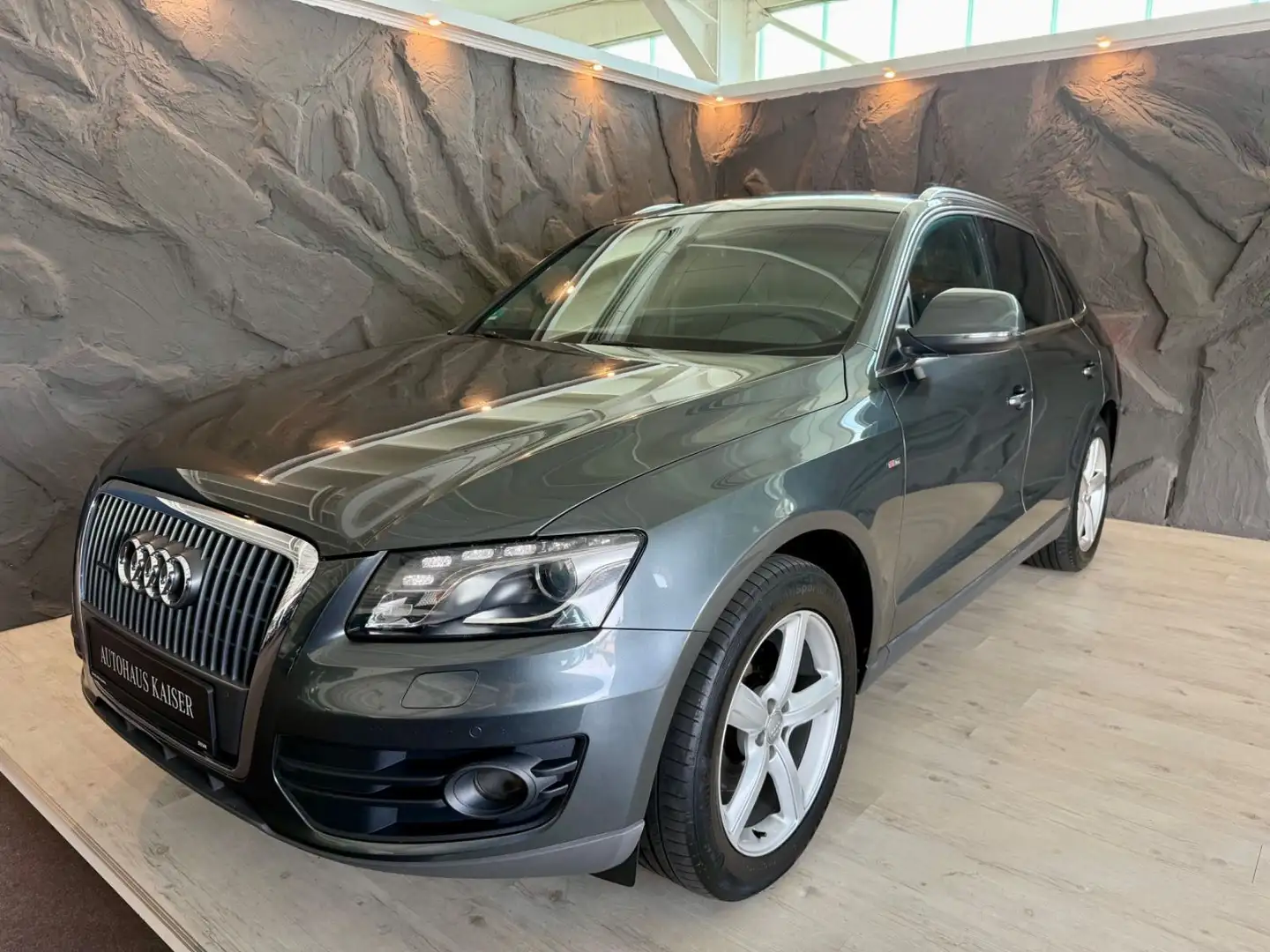 Audi Q5 2.0 TDI S-LINE/TÜV NEU/BI-XENON/TOP ZUSTAND Grau - 1