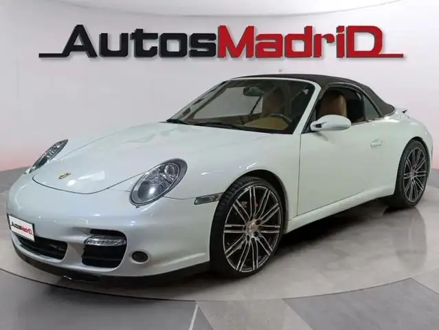 Porsche 911 view 5