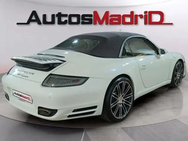 Porsche 911 view 13
