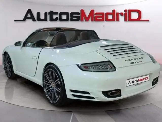 Porsche 911 view 10