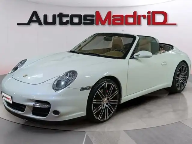 Porsche 911 view 6