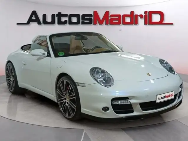 Porsche 911 view 2