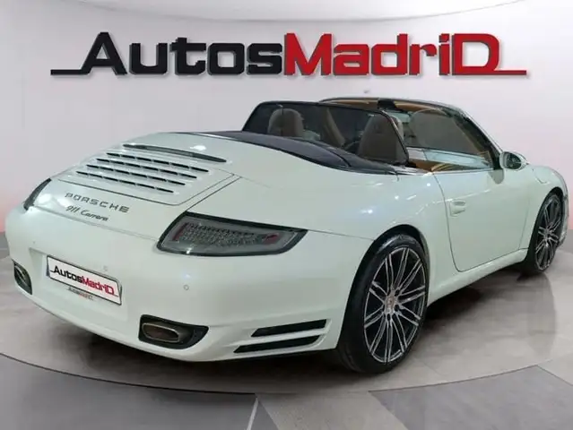 Porsche 911 view 14