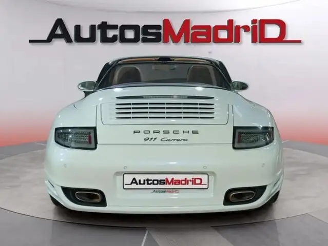 Porsche 911 view 12