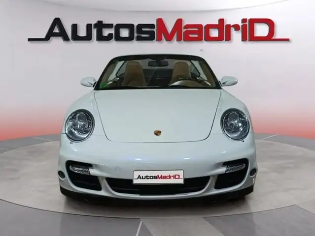 Porsche 911 view 4