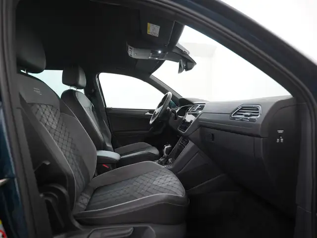 Volkswagen Tiguan view 3