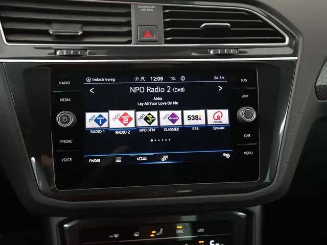 Volkswagen Tiguan view 14