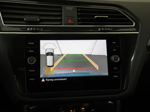 Volkswagen Tiguan view 25