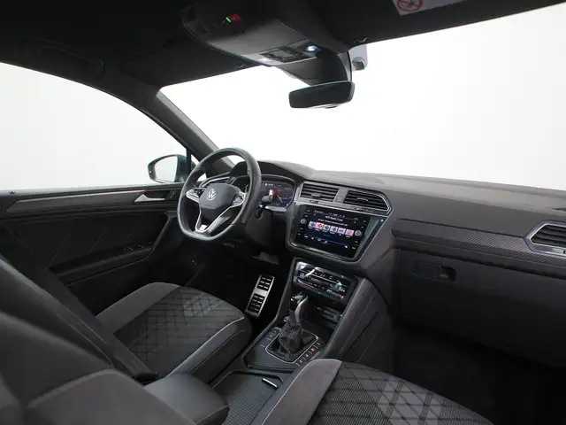 Volkswagen Tiguan view 2