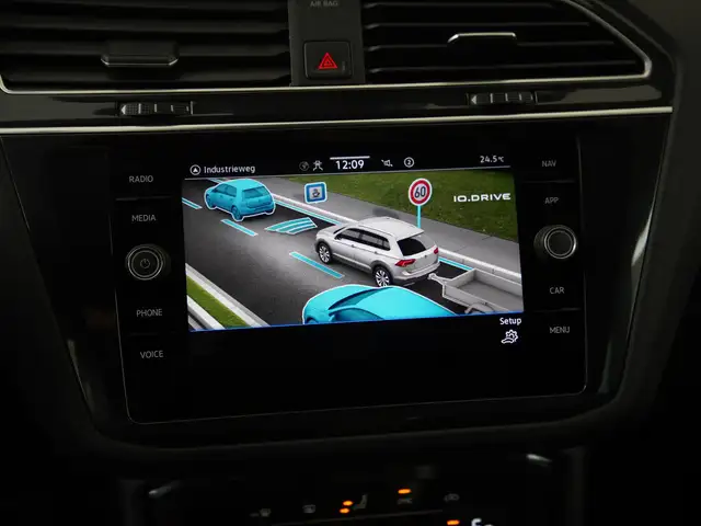 Volkswagen Tiguan view 21