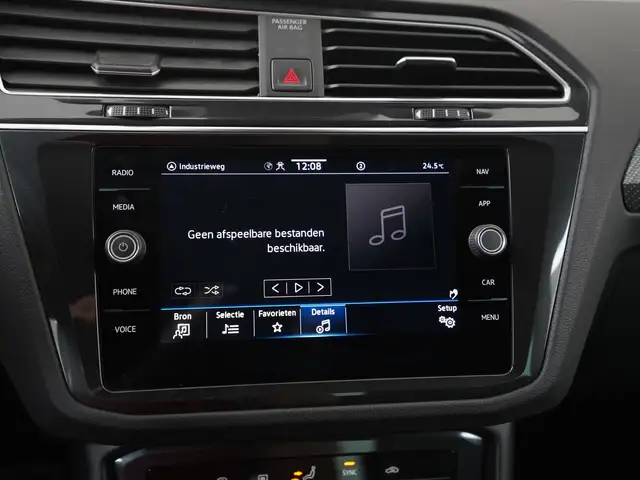 Volkswagen Tiguan view 16
