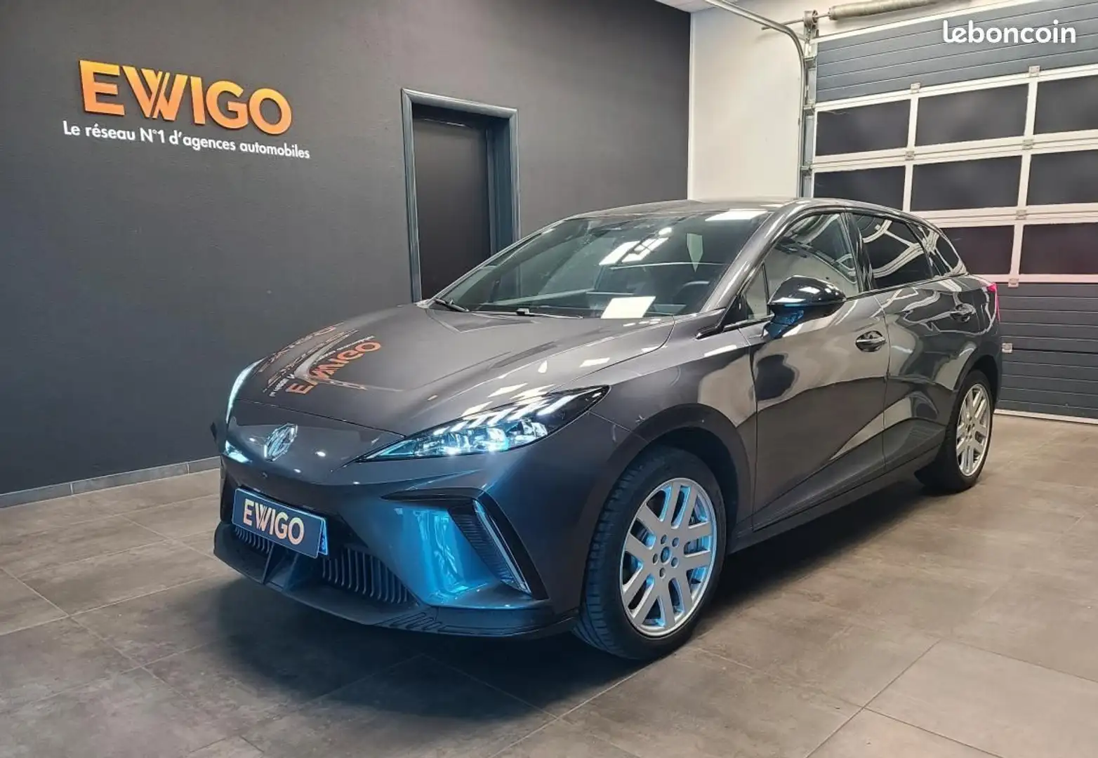 MG MG4 ELECTRIC 245ch 77KWH LUXURY BVA Gris - 1