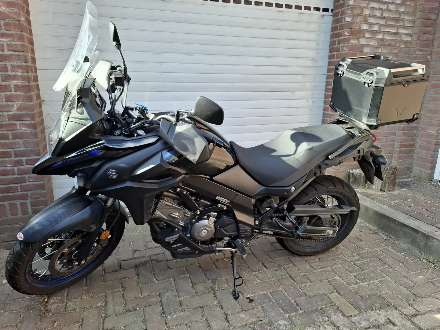 Suzuki V-Strom 650 XT Adventure Black - 1