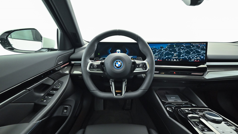BMW 530 e xDrive — photo 8