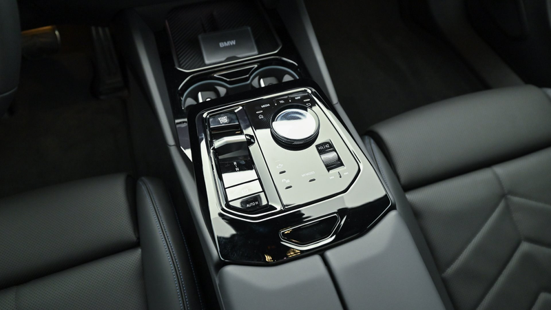 BMW 530 e xDrive — photo 10