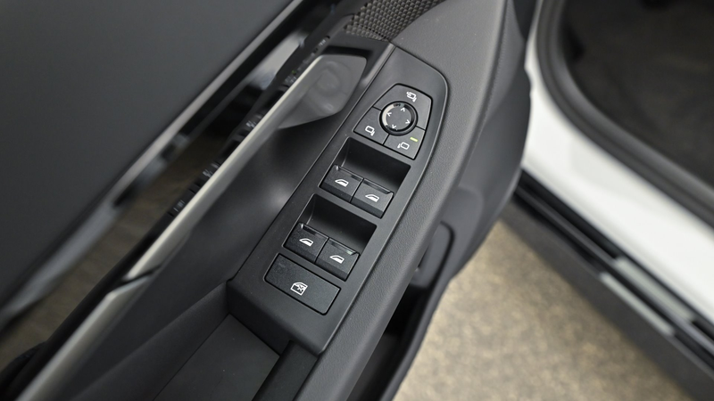 BMW 530 e xDrive — photo 12