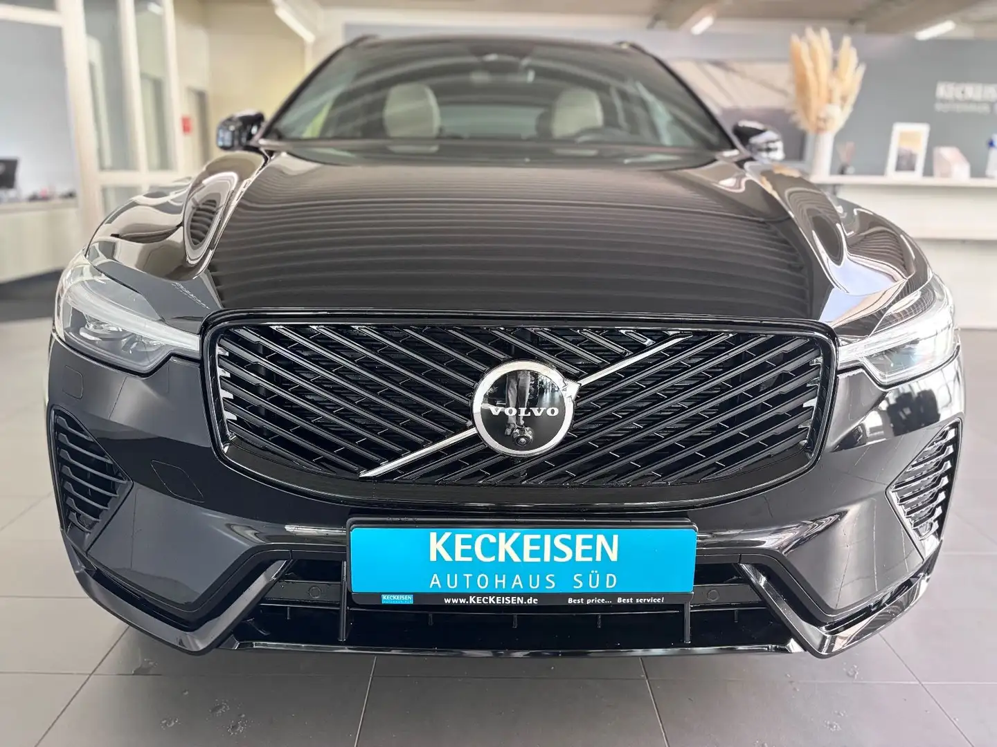 Volvo XC60 T6 AWD Plug-In Hybrid ULTRA Facelift sofort Schwarz - 2
