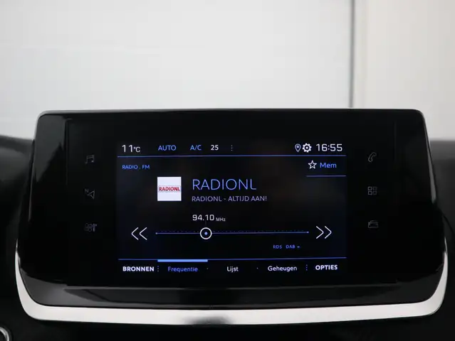 Peugeot 2008 view 9
