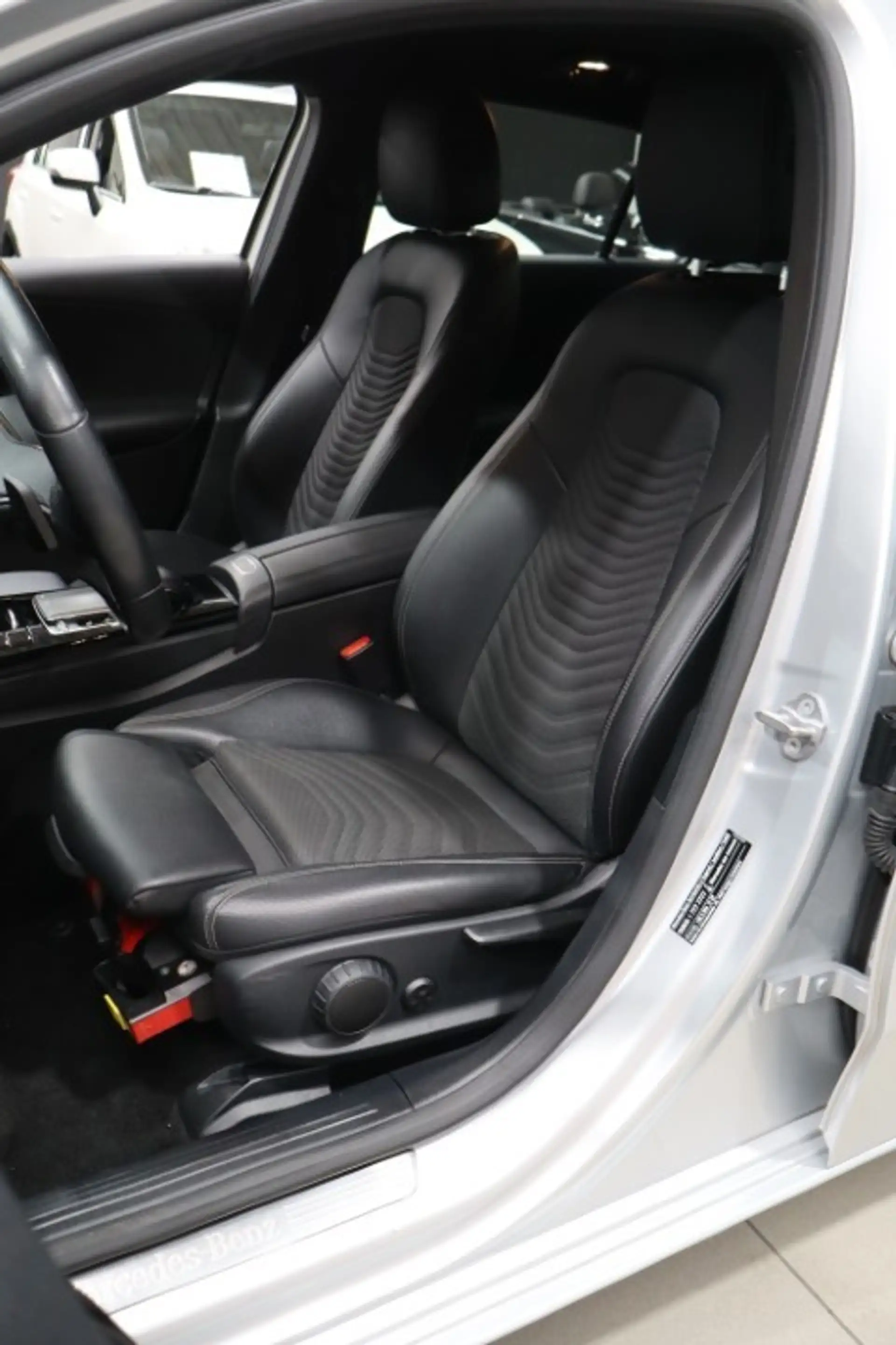 Mercedes-Benz A 180 A 180 d Launch Edition — photo 12