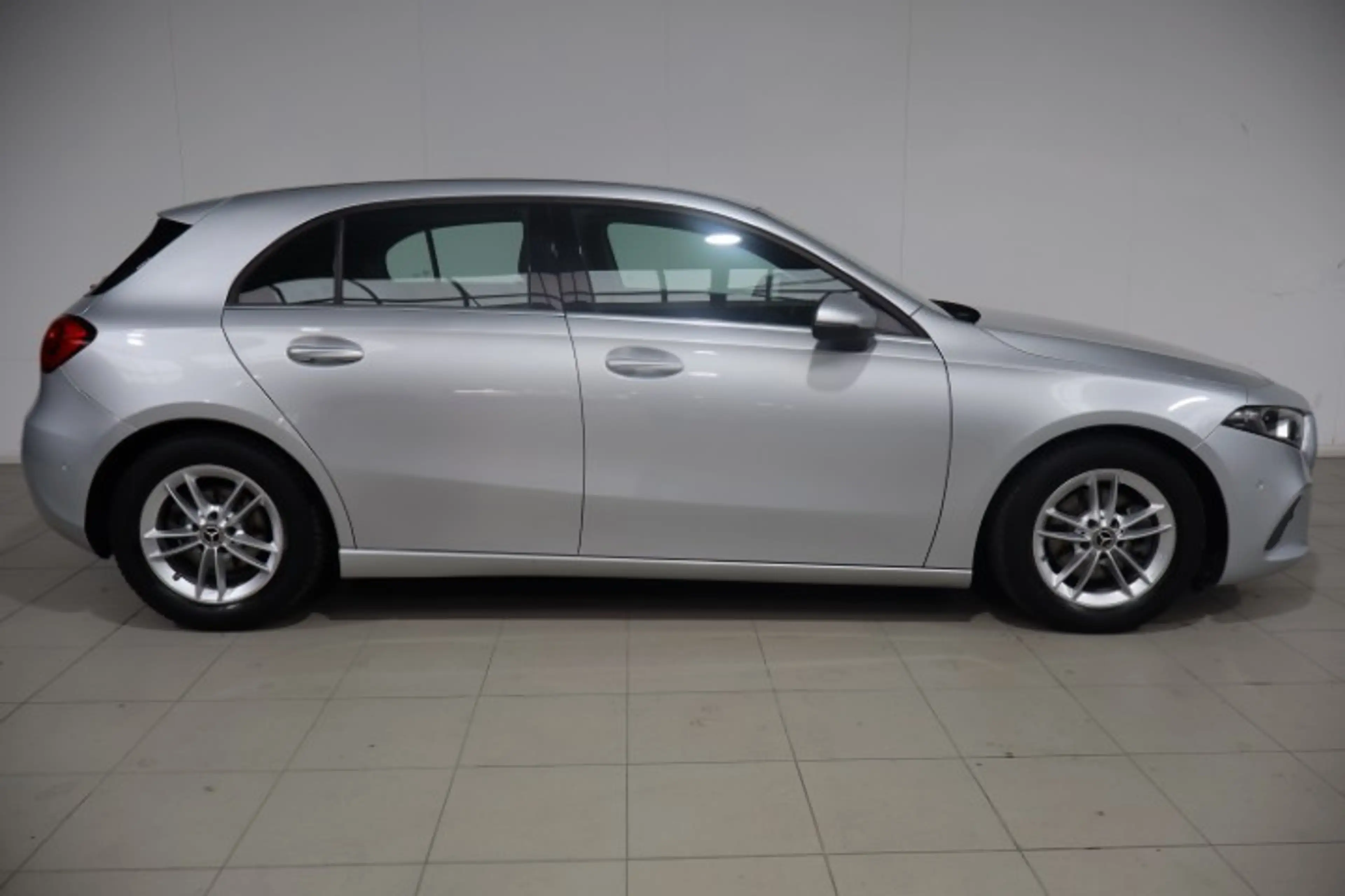 Mercedes-Benz A 180 A 180 d Launch Edition — photo 4
