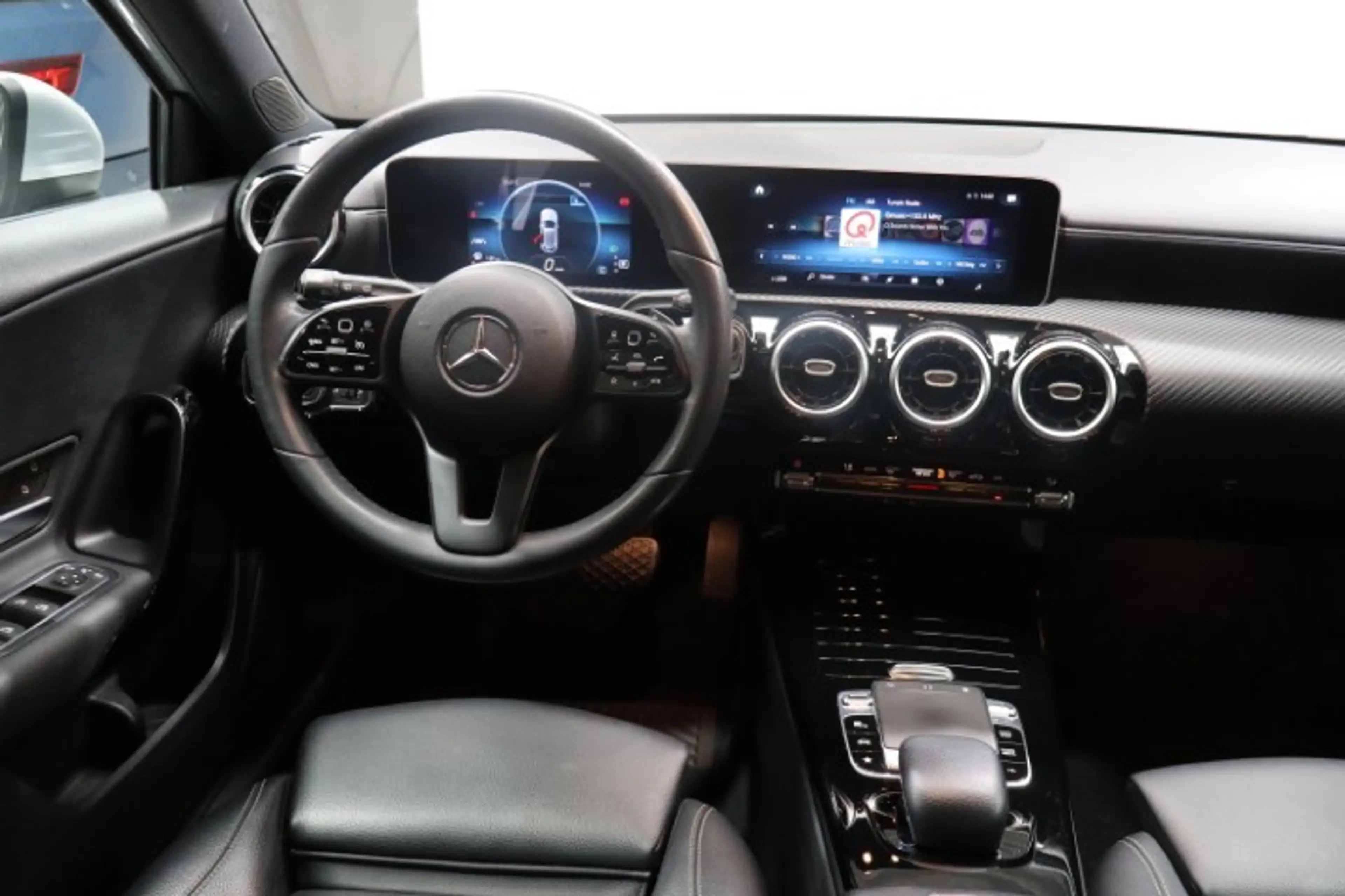Mercedes-Benz A 180 A 180 d Launch Edition — photo 8