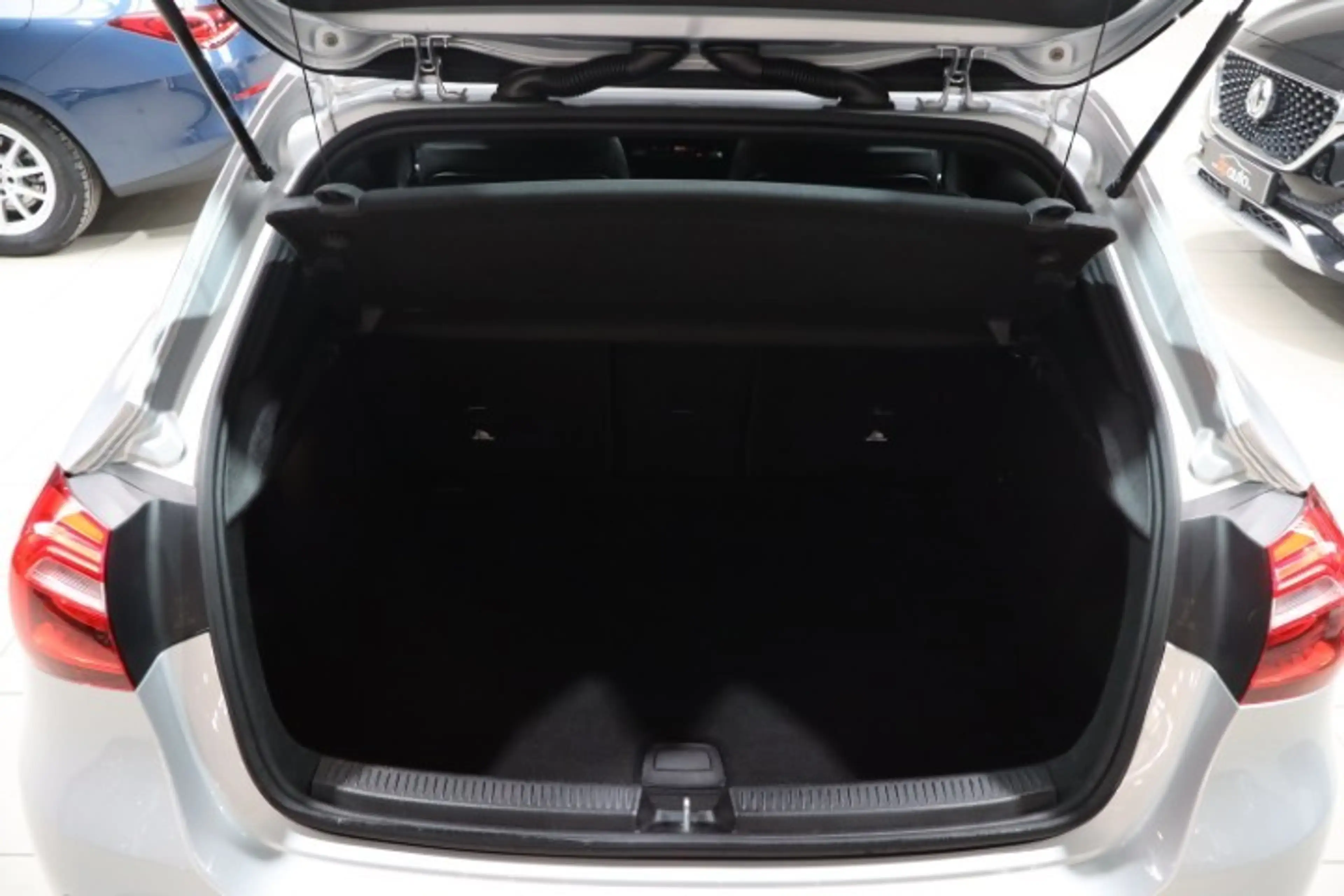 Mercedes-Benz A 180 A 180 d Launch Edition — photo 9