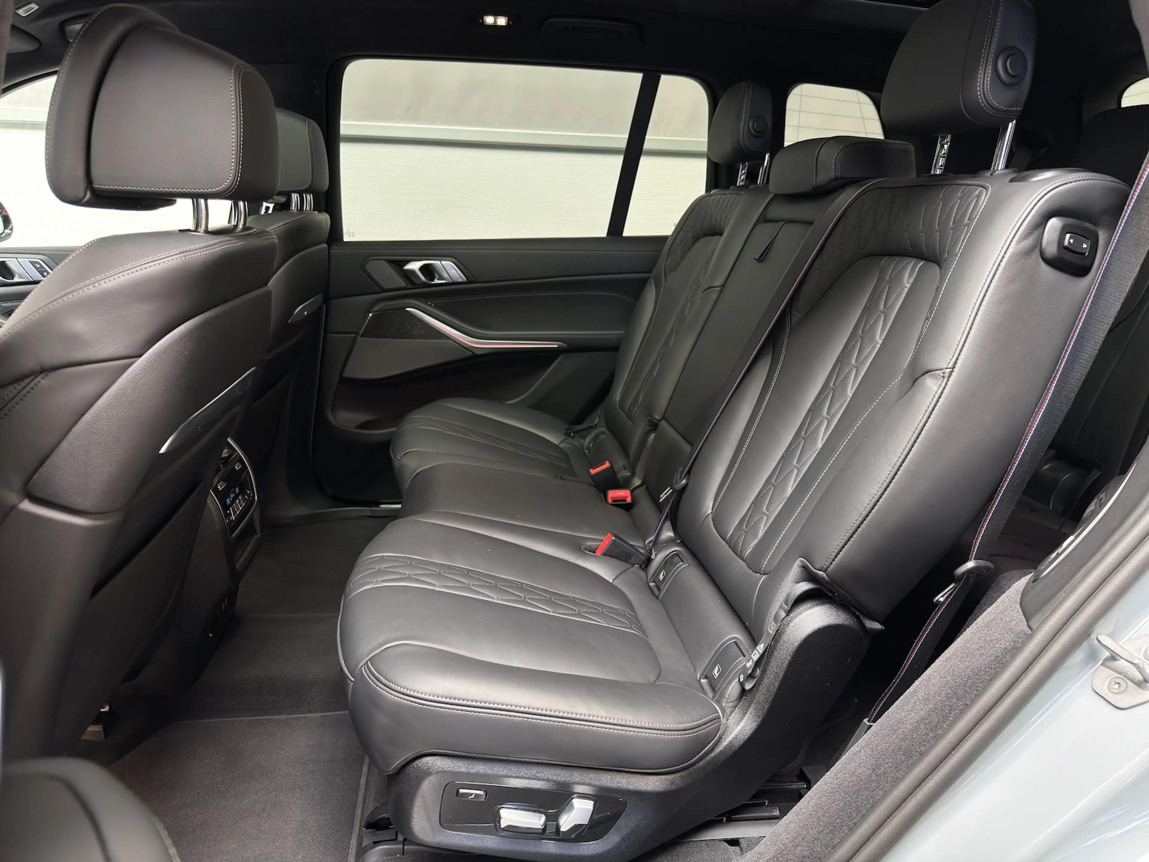 BMW X7 xDr. 40d M Sport/ICONIC/Sky Lounge/7-Sitz/AHK — photo 6
