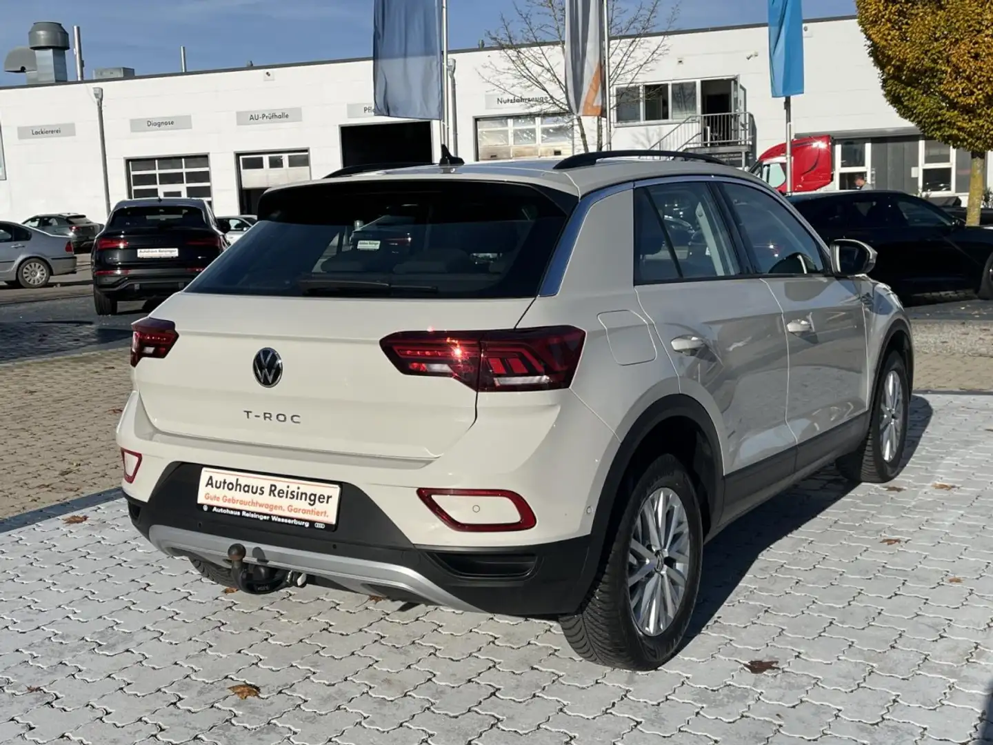 Volkswagen T-Roc 1.5 TSI DSG Life (Navi,APP,AHK,LED) Klima Navi Grau - 2