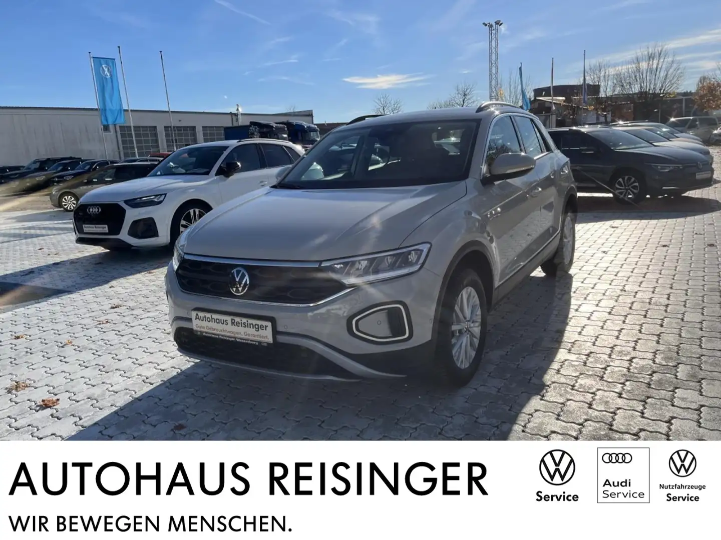 Volkswagen T-Roc 1.5 TSI DSG Life (Navi,APP,AHK,LED) Klima Navi Grau - 1