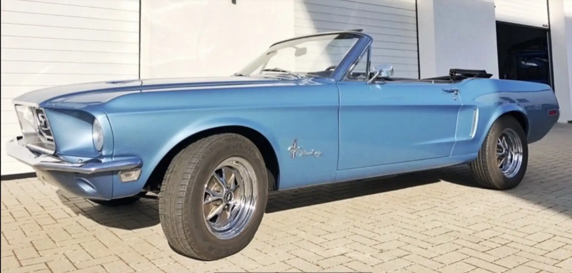 Ford Mustang Convertible Blau - 2