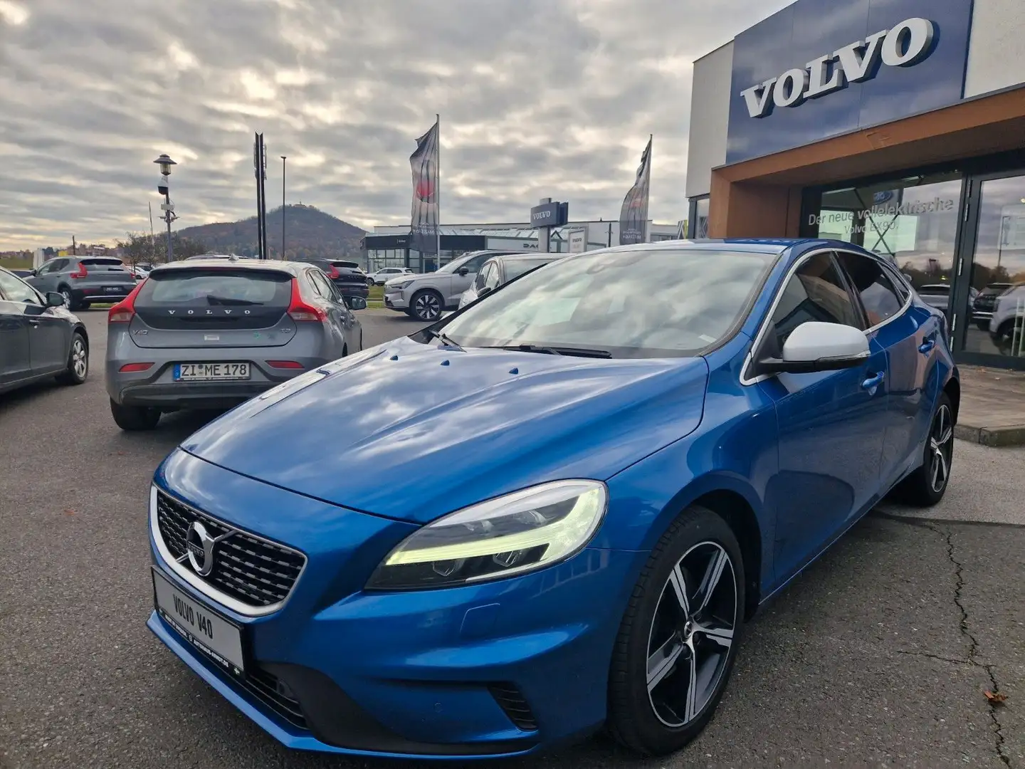 Volvo V40 T3 R-Design Blau - 1