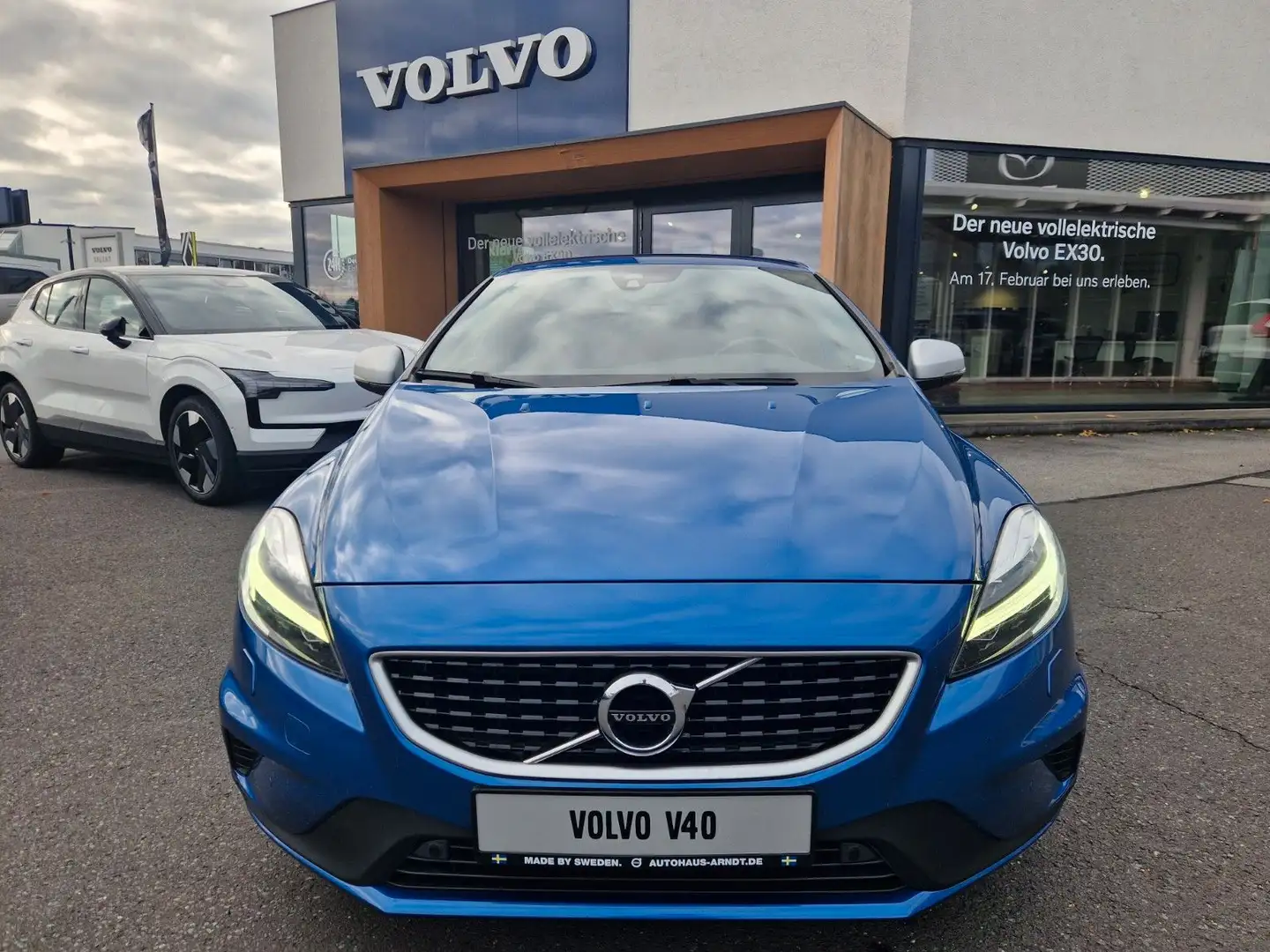 Volvo V40 T3 R-Design Blau - 2