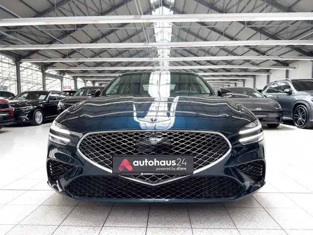 Genesis G70 view 2