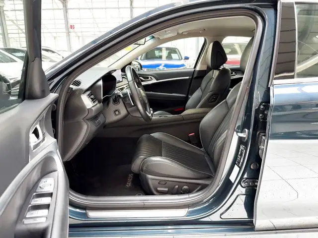 Genesis G70 view 8