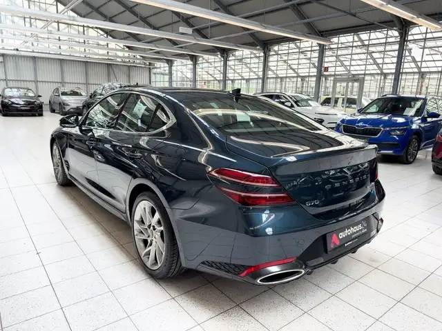 Genesis G70 view 4