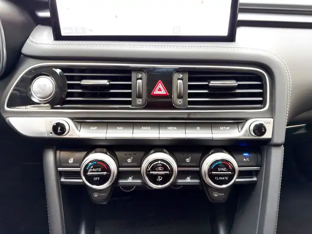 Genesis G70 view 12