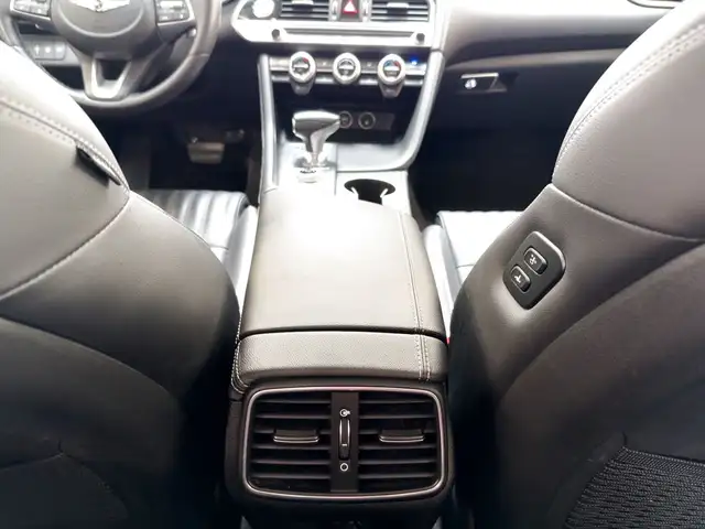 Genesis G70 view 14