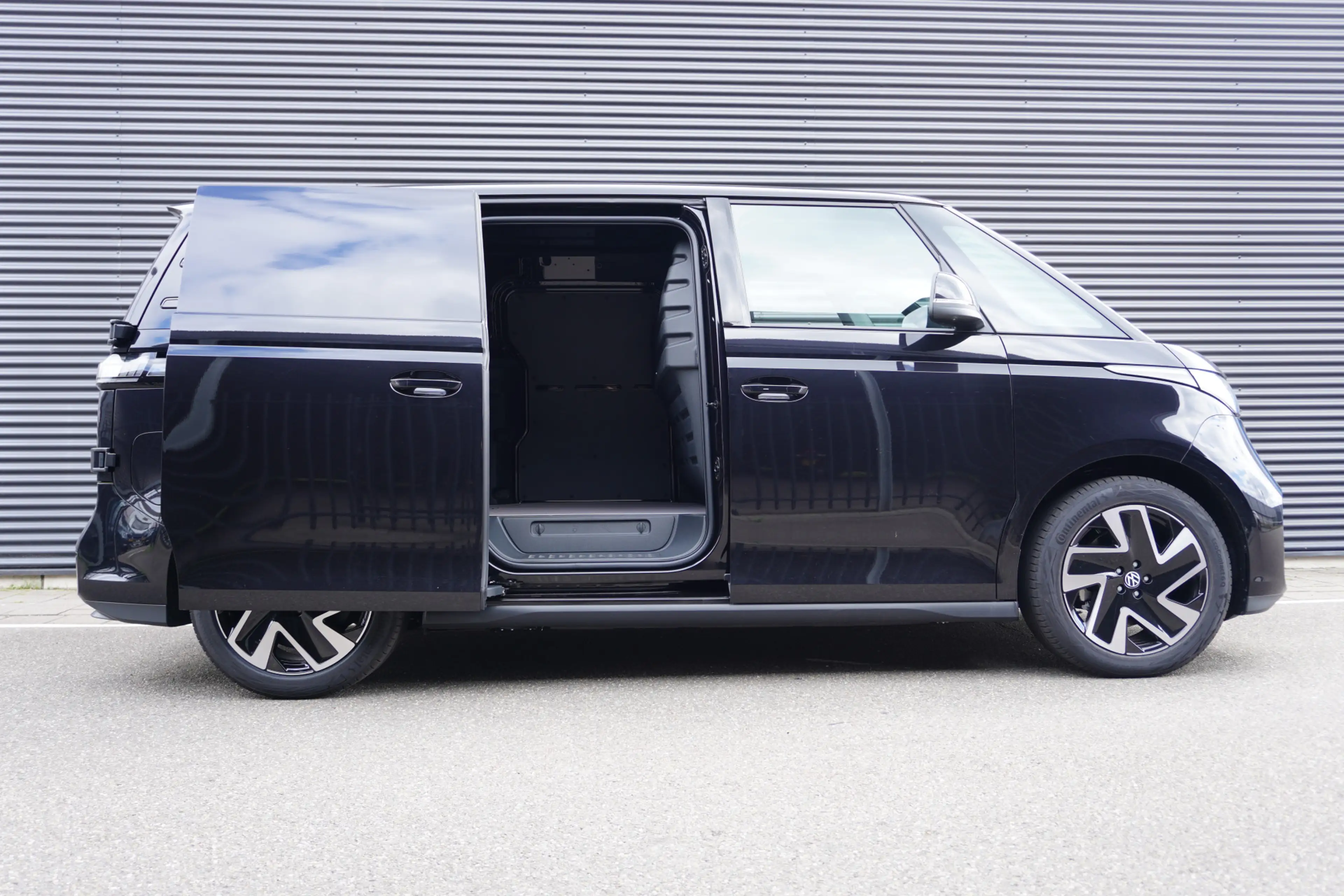 Volkswagen ID. Buzz Cargo ID. Buzz Cargo 340 pk 4-Motion, Bulli Limited Edit — photo 4