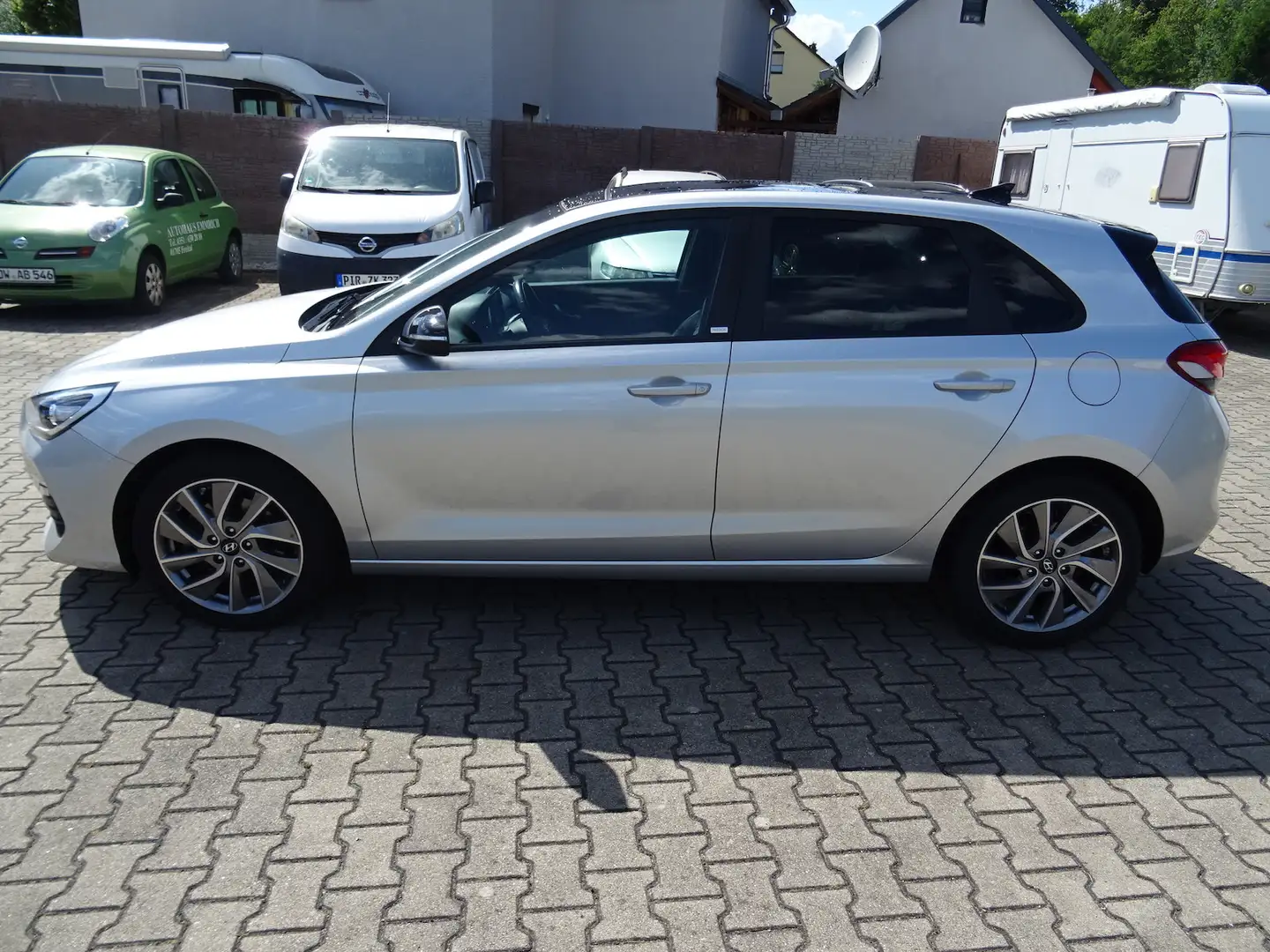 Hyundai i30 Passion+ Navi Kamera Pano Winter Silber - 2