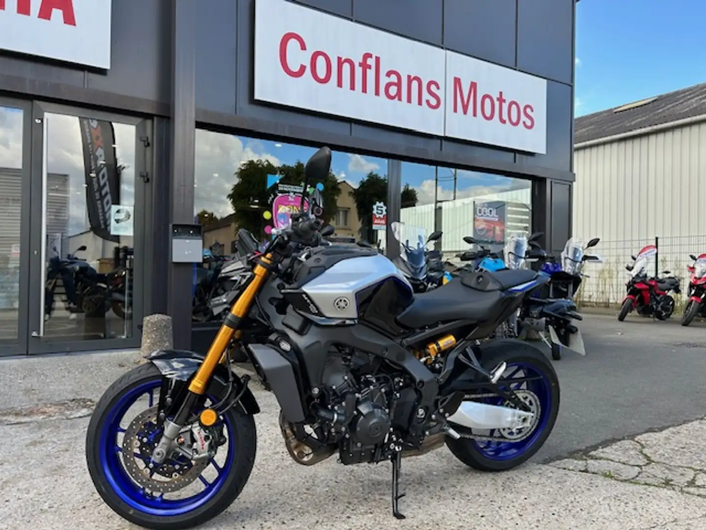 Yamaha MT-09 Argent - 1