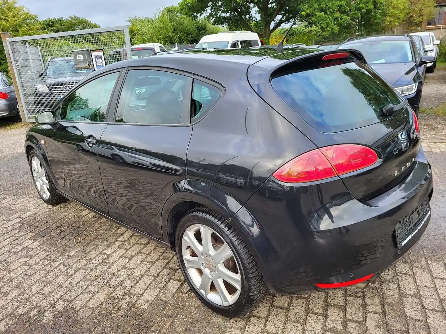 SEAT Leon 1.8 TSI Style Schwarz - 2